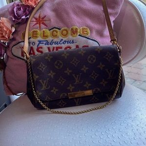 Louis Vuitton Paris with serial # sd5114